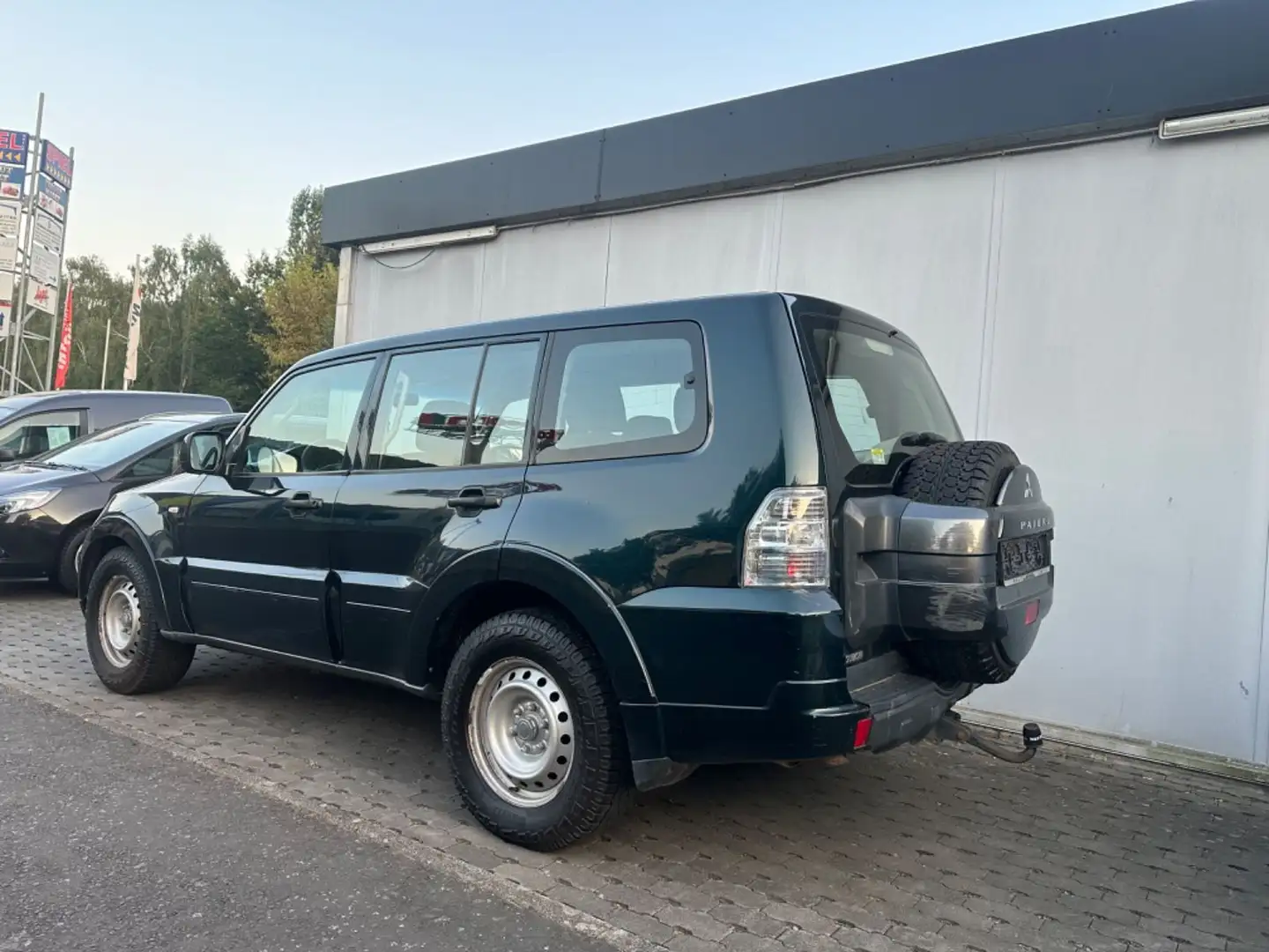 Mitsubishi Pajero 3.2 DI-D Inform 1.Hand Verde - 2