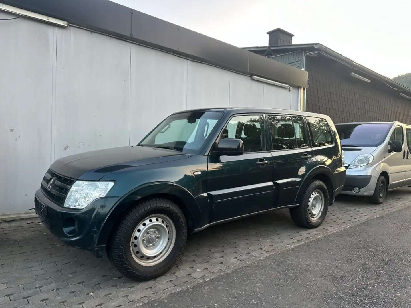 Mitsubishi Pajero 3.2 DI-D Inform 1.Hand Verde - 1