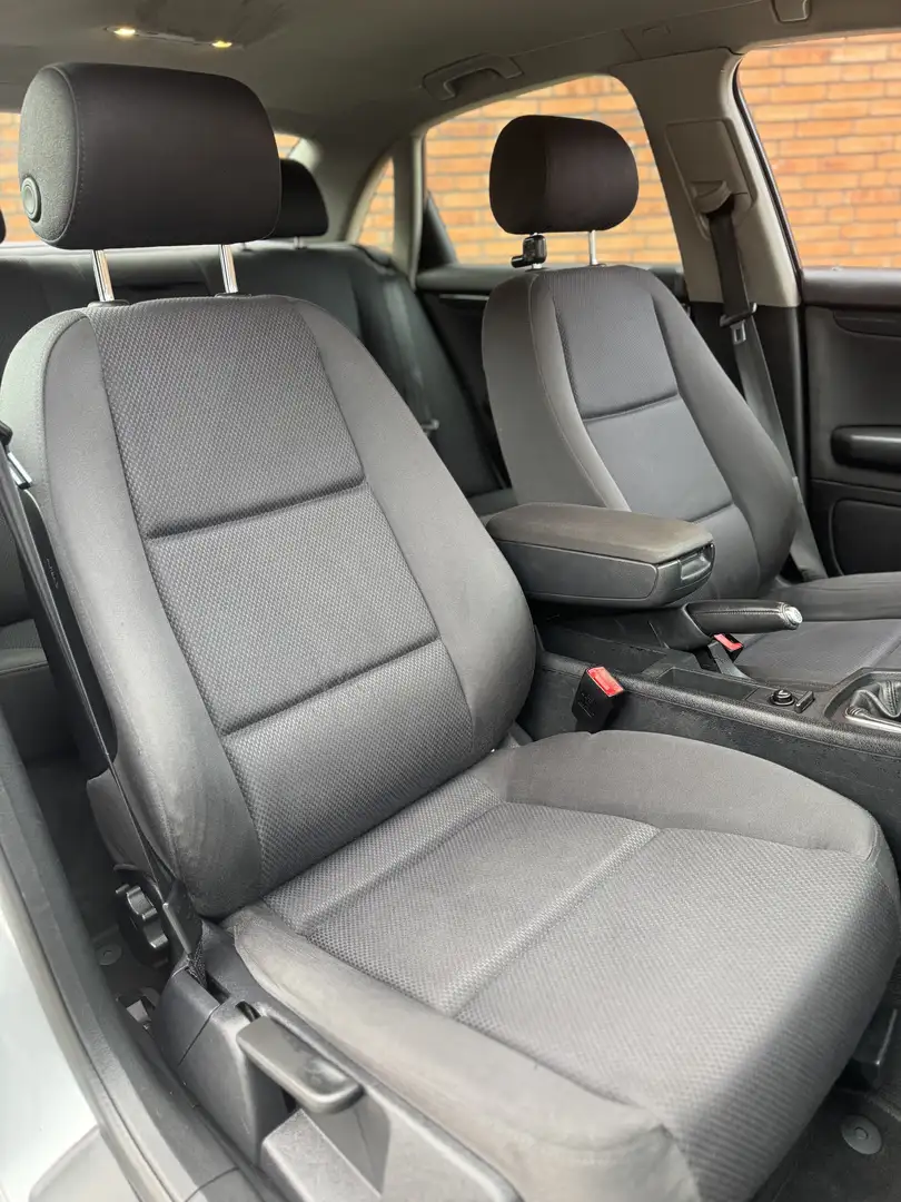 Audi A4 2.0 Limousine, Climatr. Elektr. Pakket Grau - 2