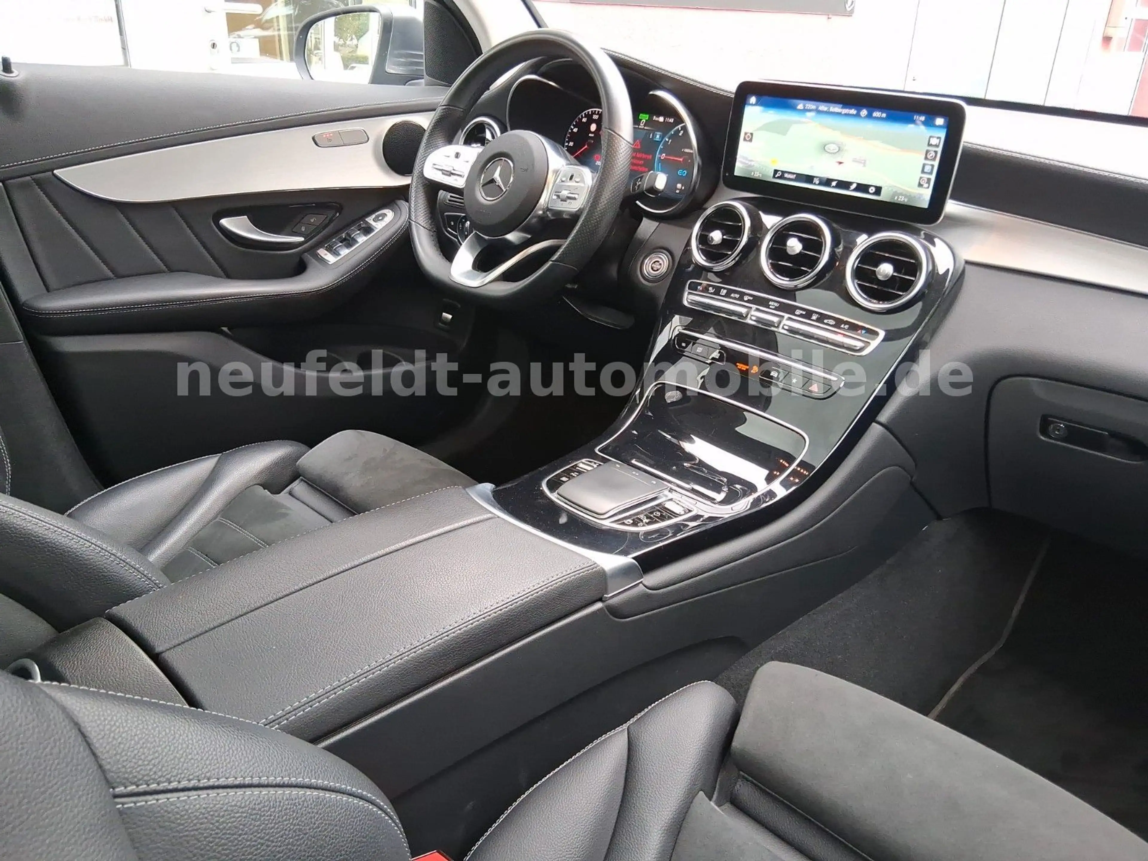 Mercedes-Benz GLC 300 de 4Matic AMG LINE Pano — photo 13