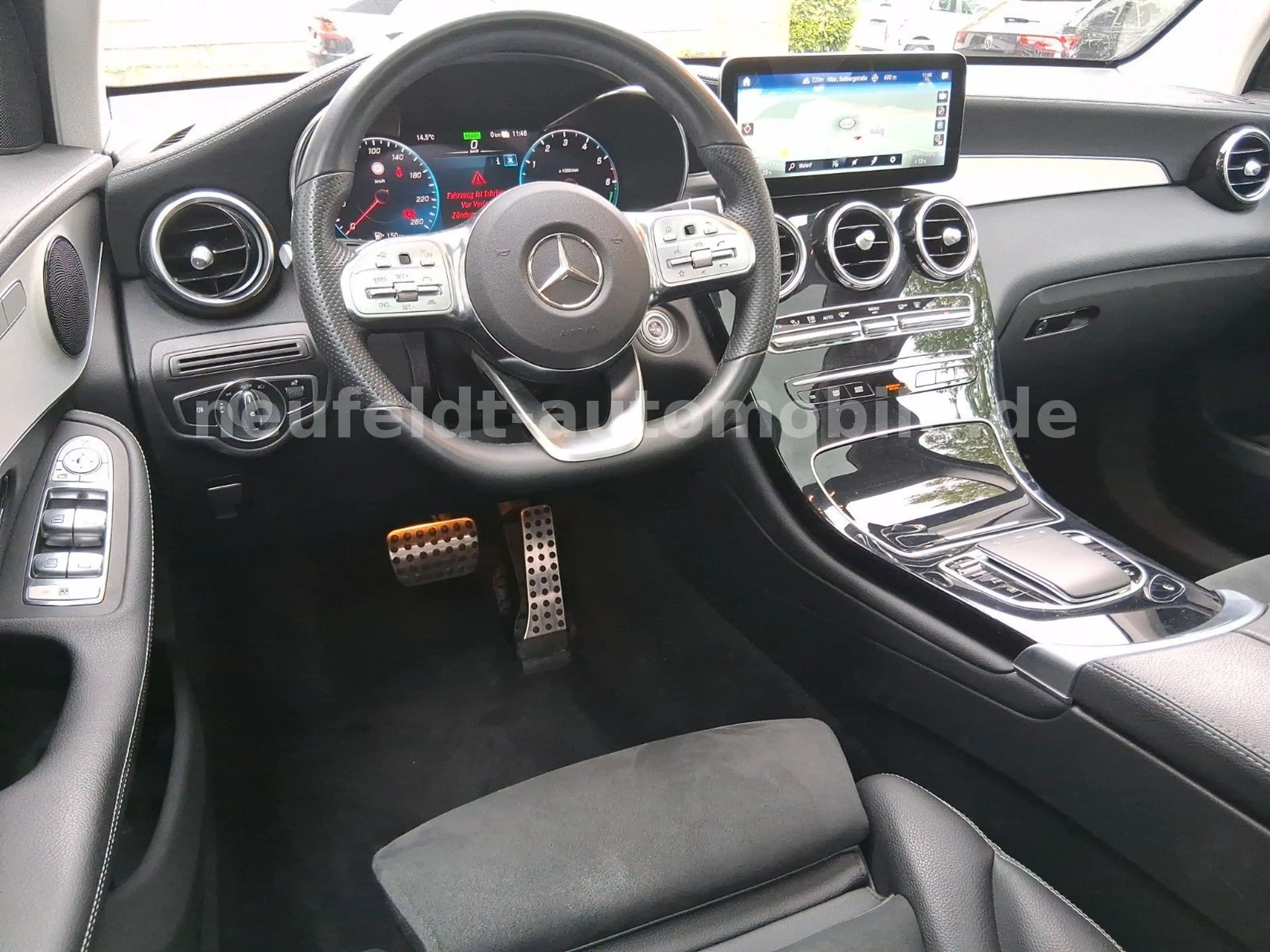 Mercedes-Benz GLC 300 de 4Matic AMG LINE Pano — photo 11