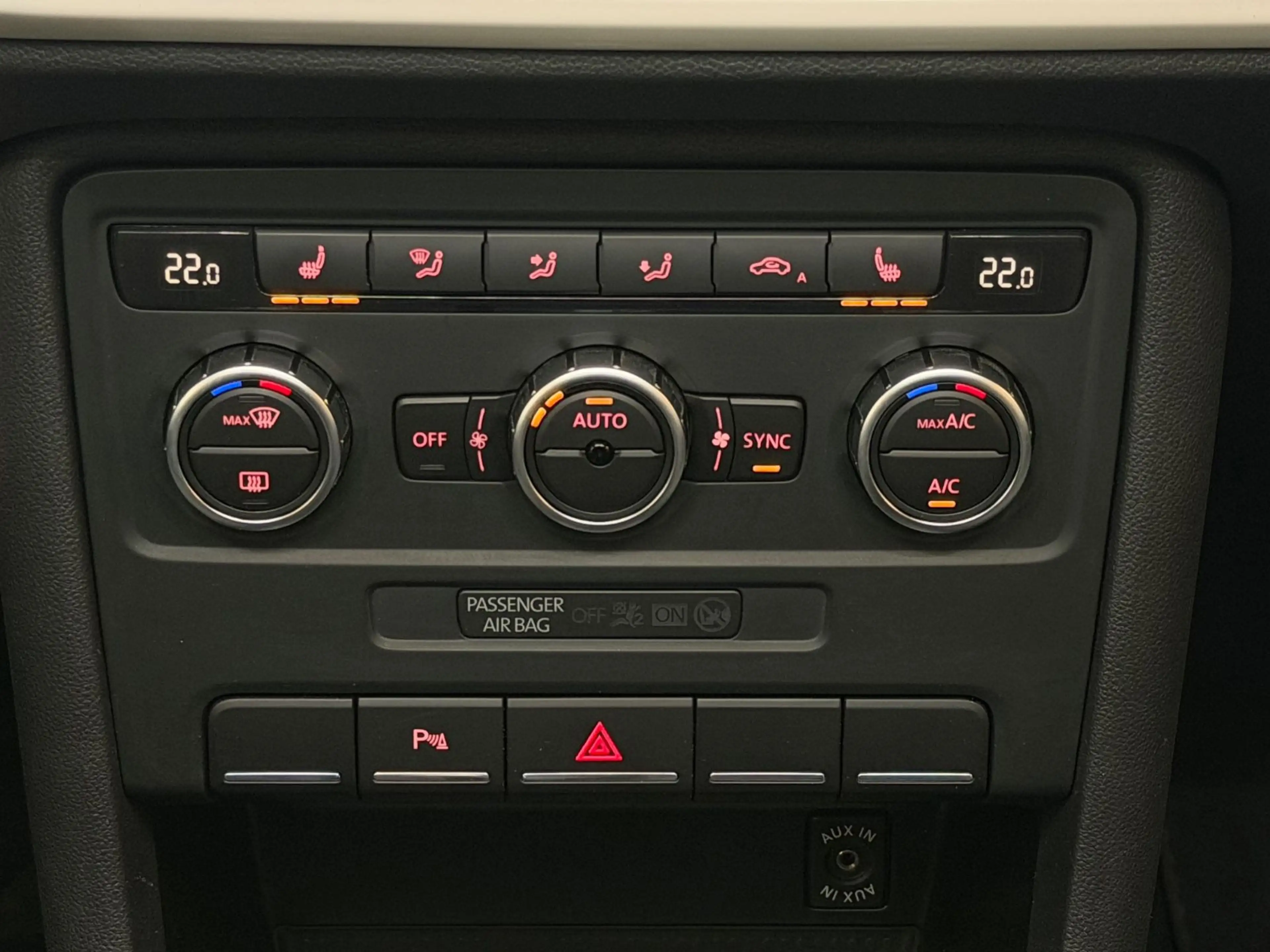 Volkswagen Beetle Lim. Design|Pano|Bi-Xenon|Temp|SHZ|PDC| — photo 13