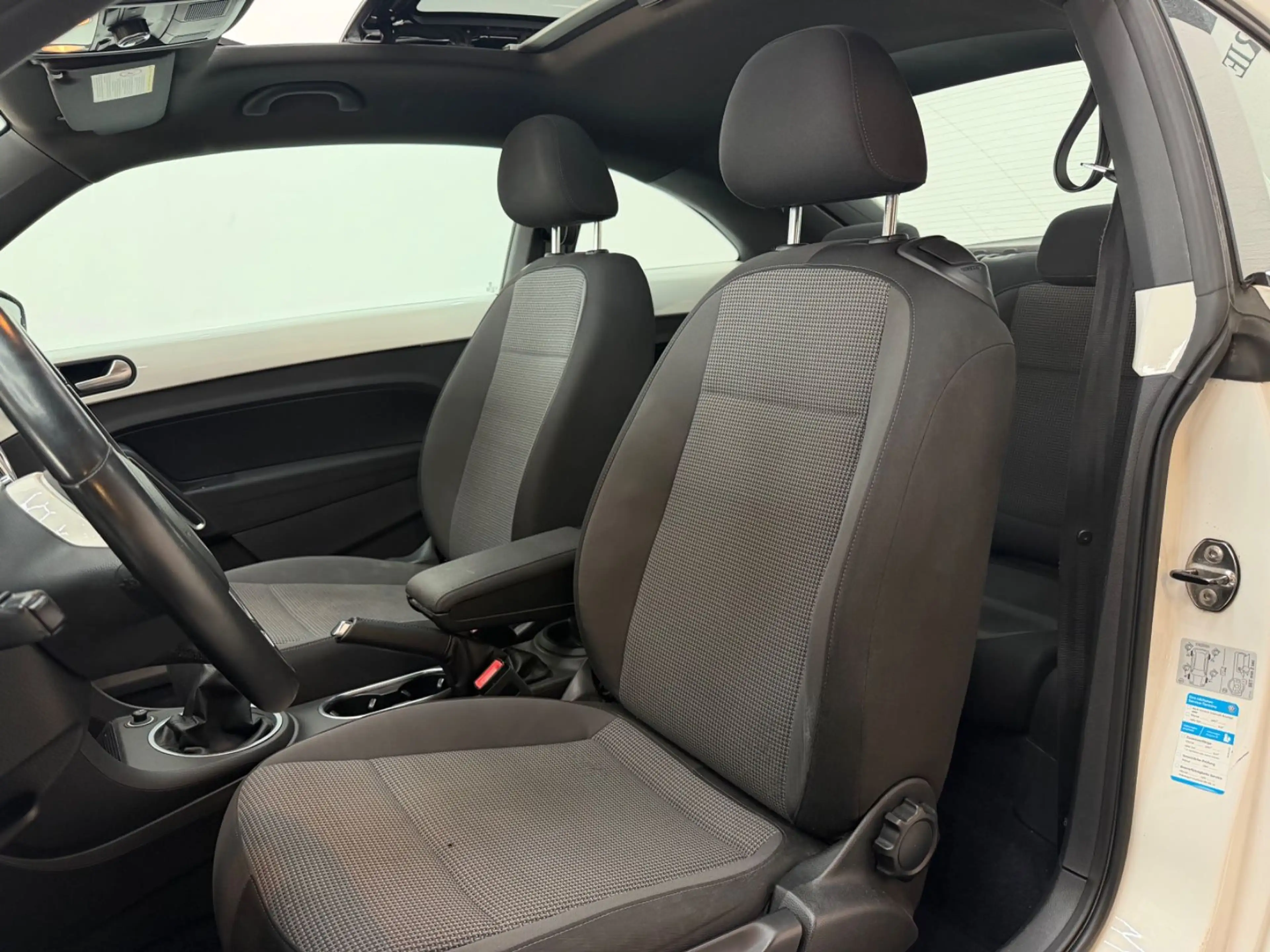 Volkswagen Beetle Lim. Design|Pano|Bi-Xenon|Temp|SHZ|PDC| — photo 8