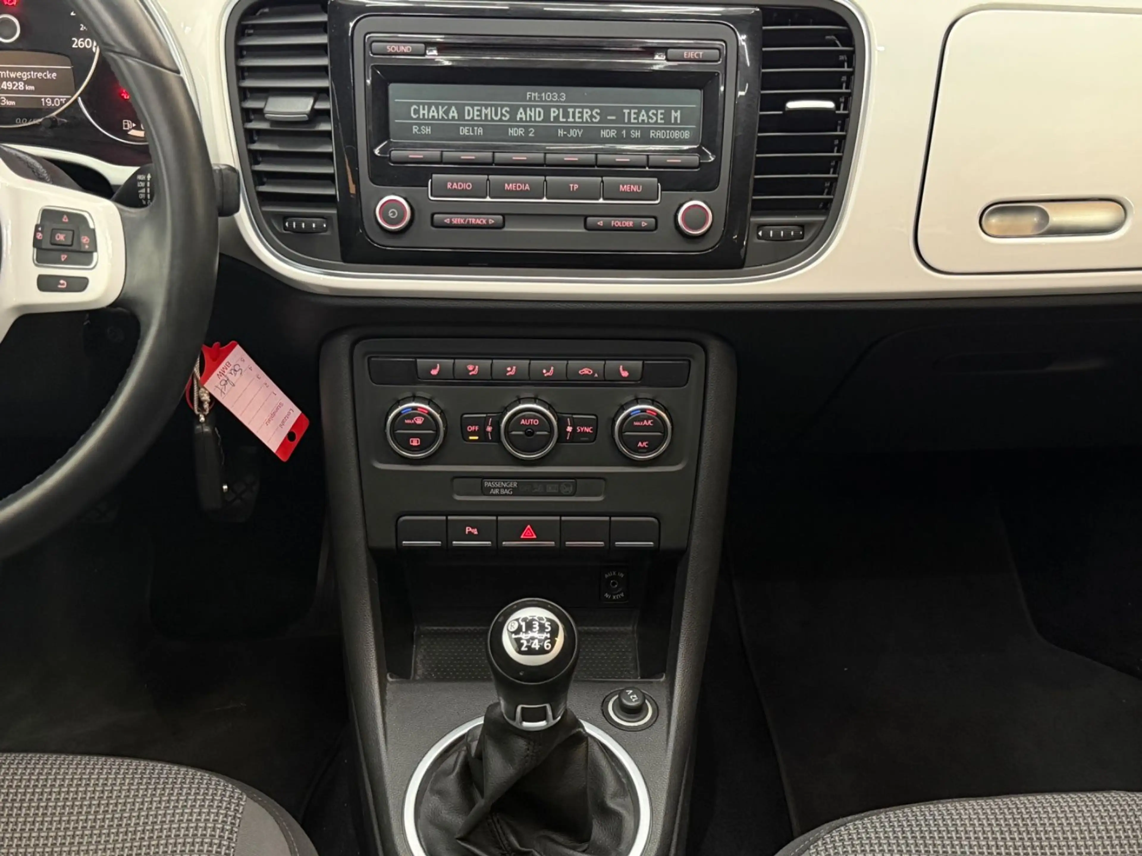 Volkswagen Beetle Lim. Design|Pano|Bi-Xenon|Temp|SHZ|PDC| — photo 12