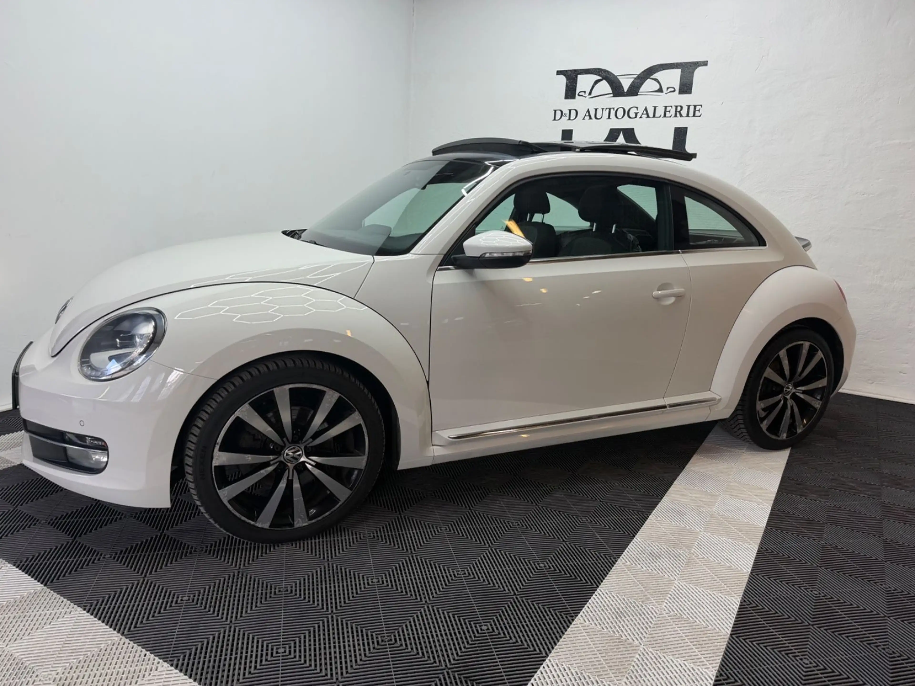 Volkswagen Beetle Lim. Design|Pano|Bi-Xenon|Temp|SHZ|PDC| — photo 3