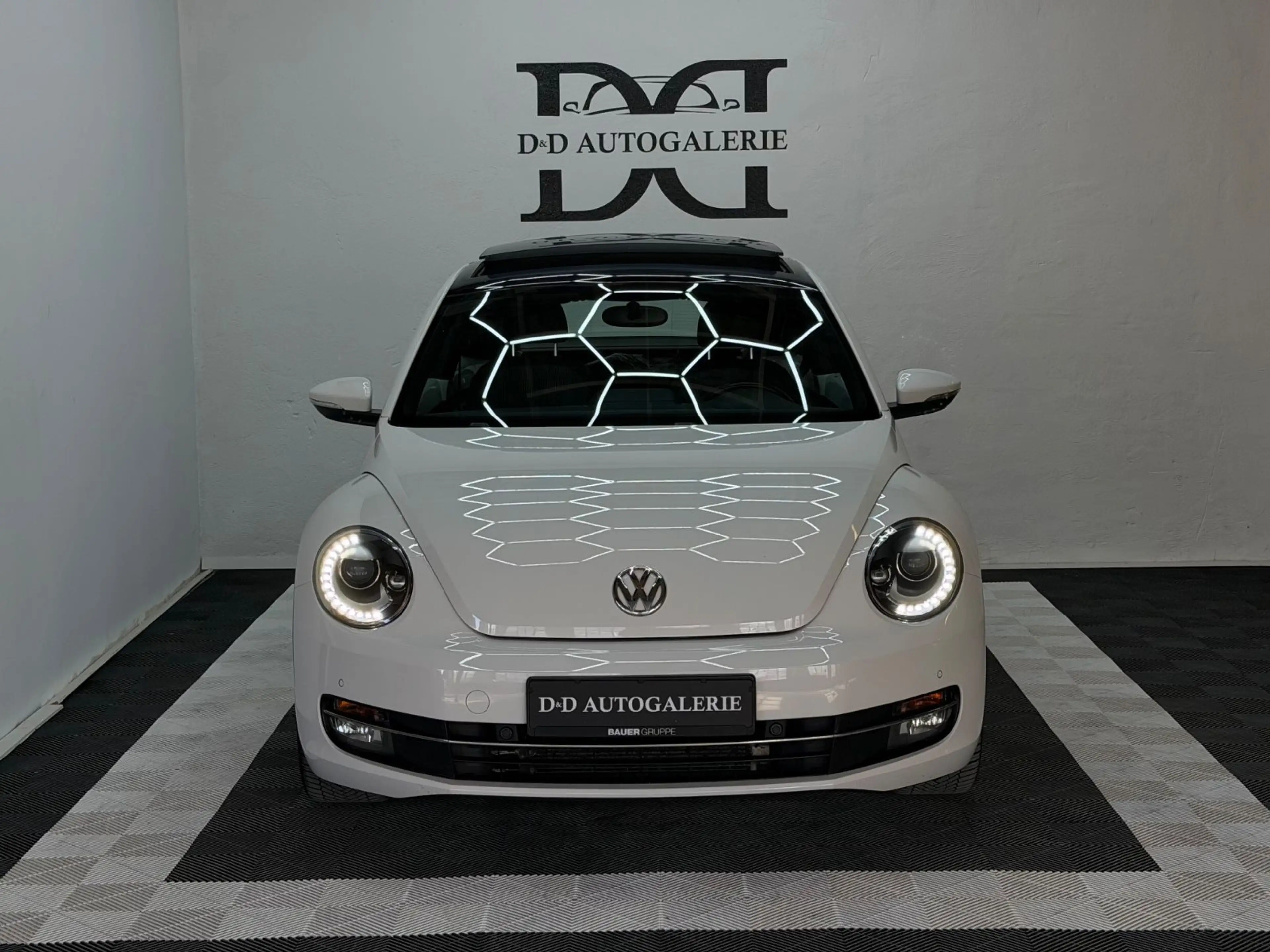 Volkswagen Beetle Lim. Design|Pano|Bi-Xenon|Temp|SHZ|PDC| — photo 2