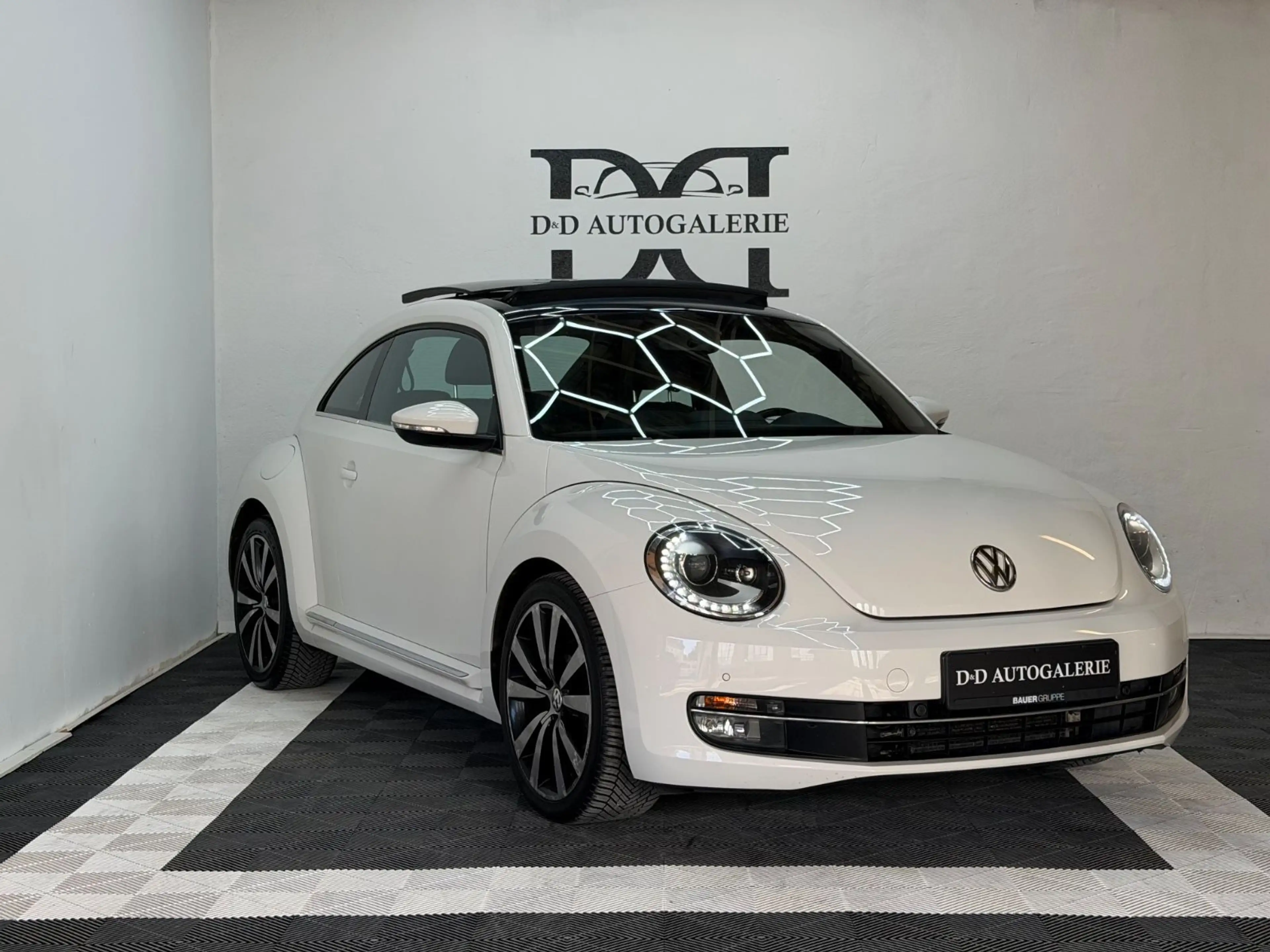 Volkswagen Beetle Lim. Design|Pano|Bi-Xenon|Temp|SHZ|PDC| — photo 4