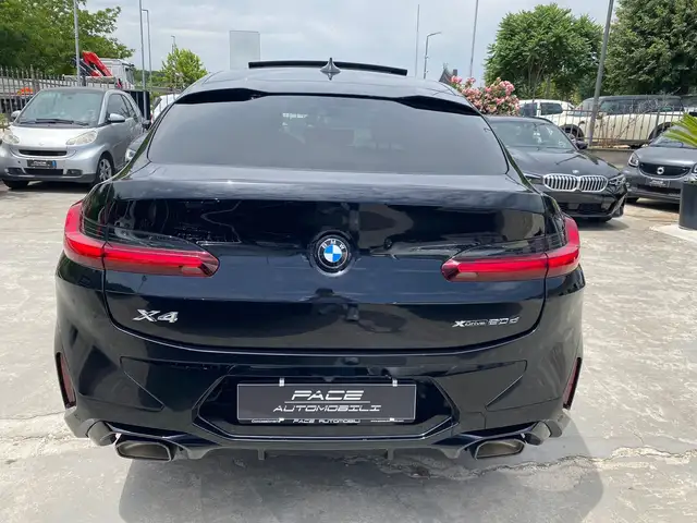 BMW X4 view 14