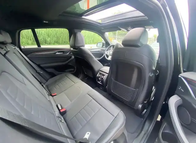 BMW X4 view 12