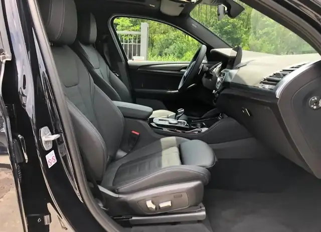 BMW X4 view 11