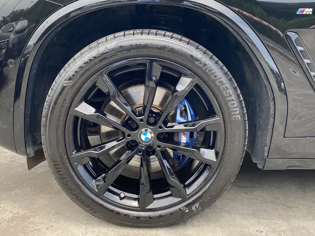BMW X4 view 8