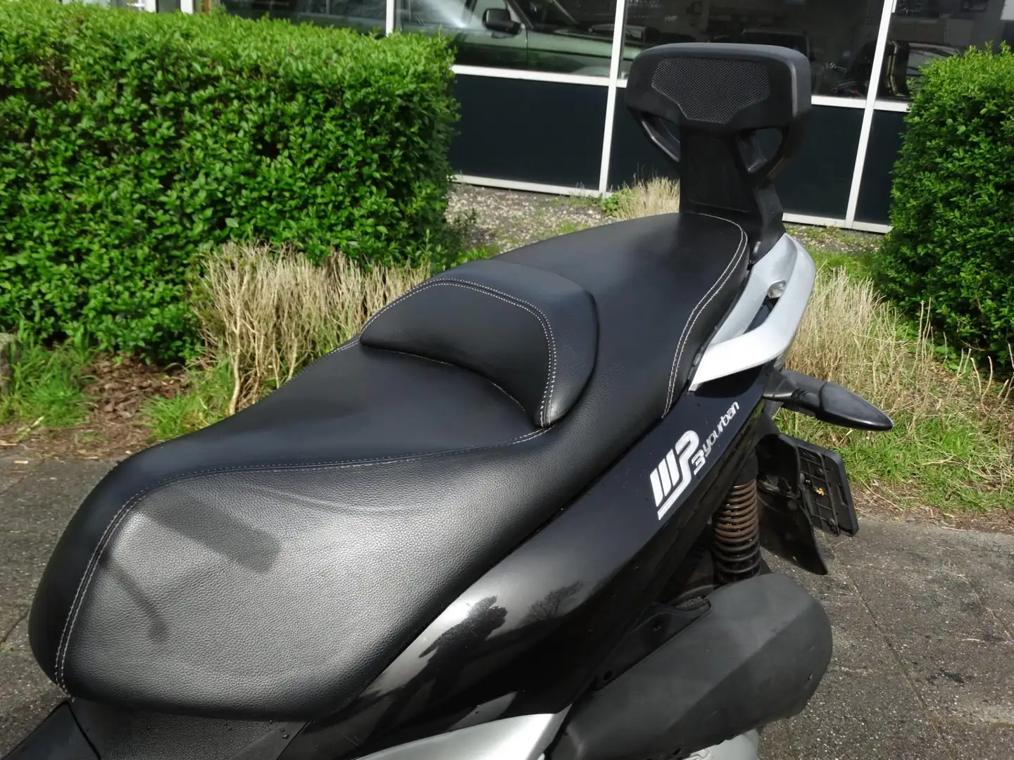 Piaggio MP3 300 Scooter LT Yourban - INCL 2 PERS ZITJE - INCL BEEN Fekete - 2