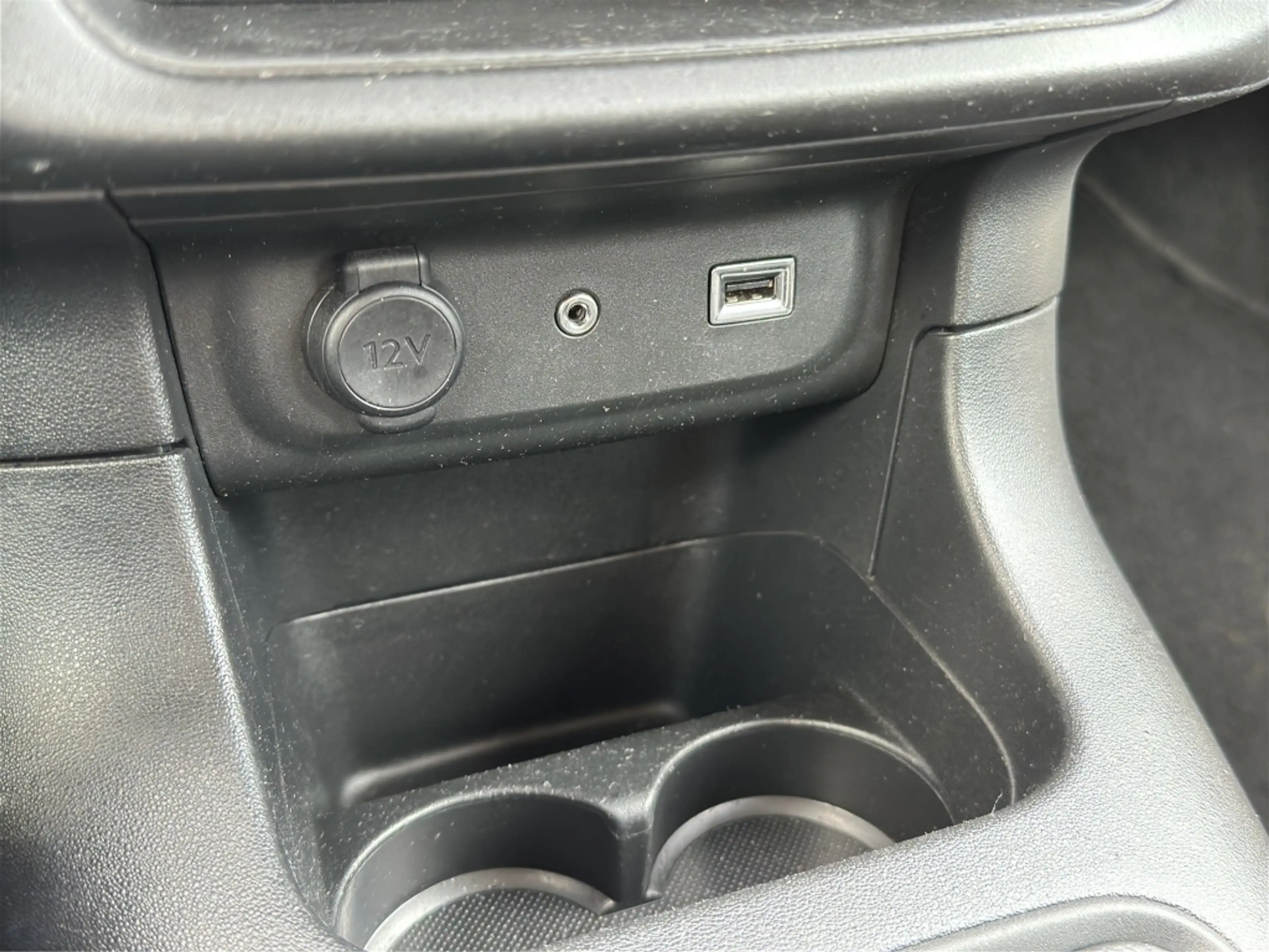Citroen C3 1.2 PureTech Shine Navi Led PDC — photo 14