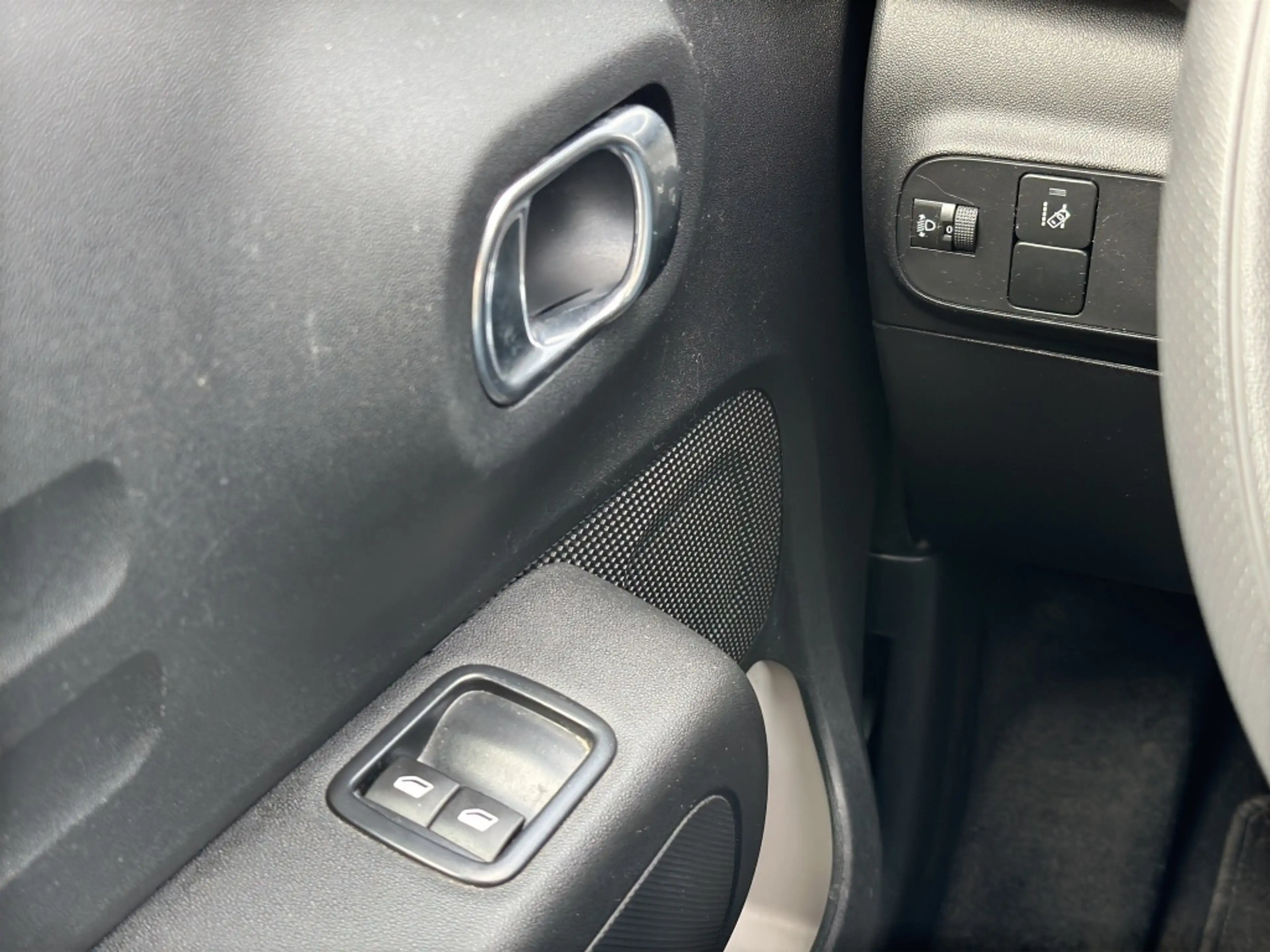 Citroen C3 1.2 PureTech Shine Navi Led PDC — photo 22