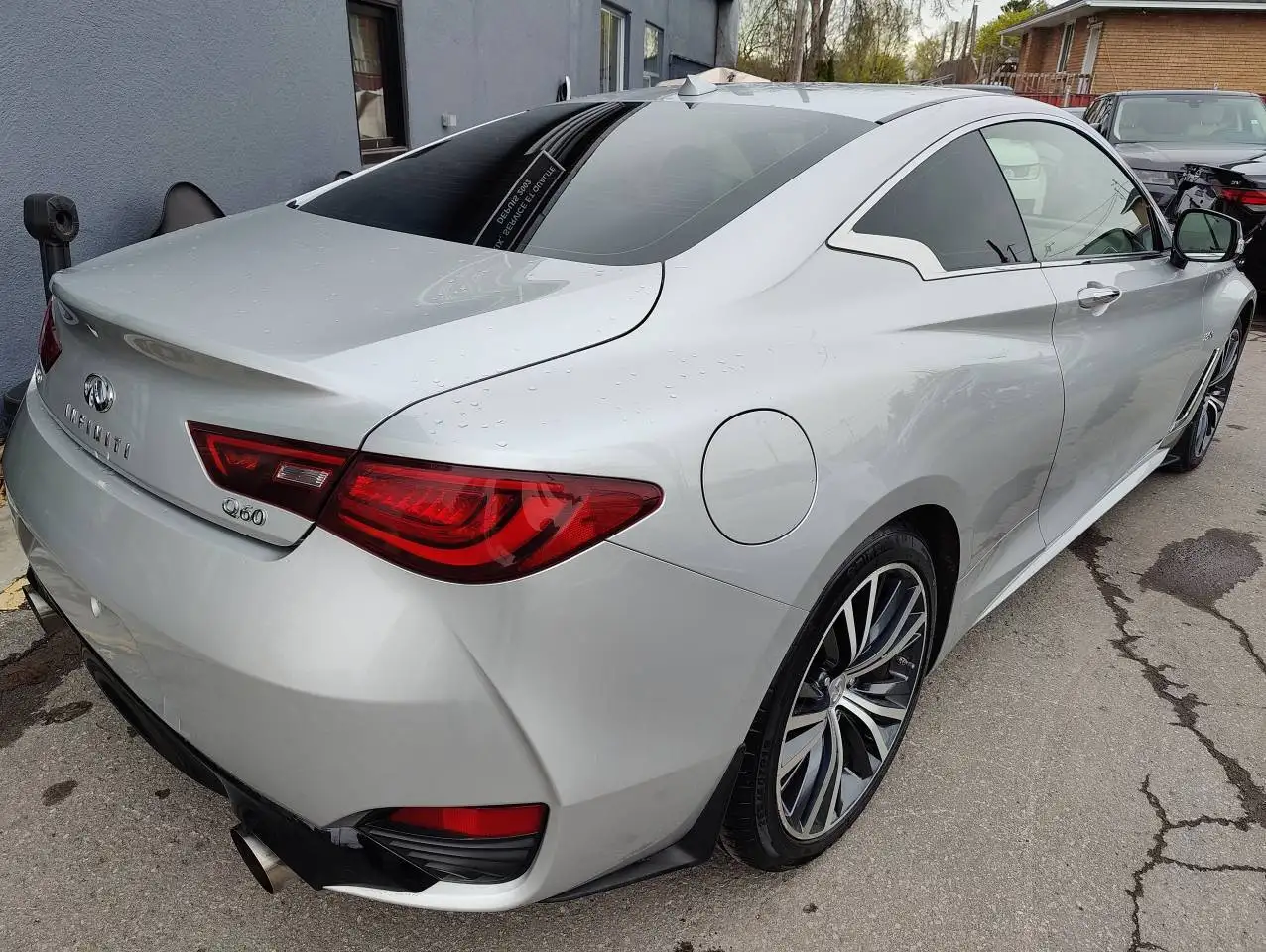 Infiniti Q60 снимка Infiniti Q60