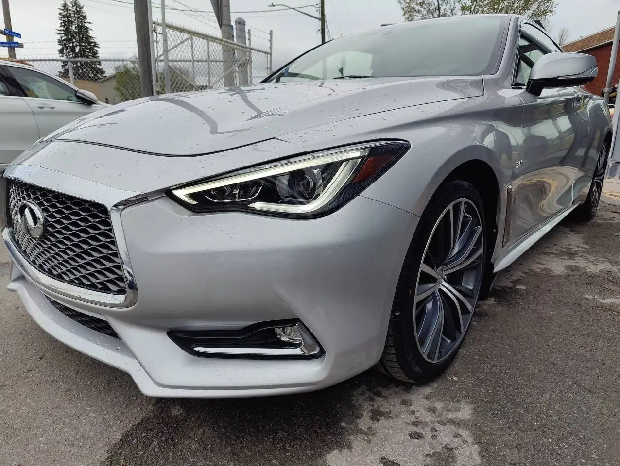 Infiniti Q60 снимка Infiniti Q60