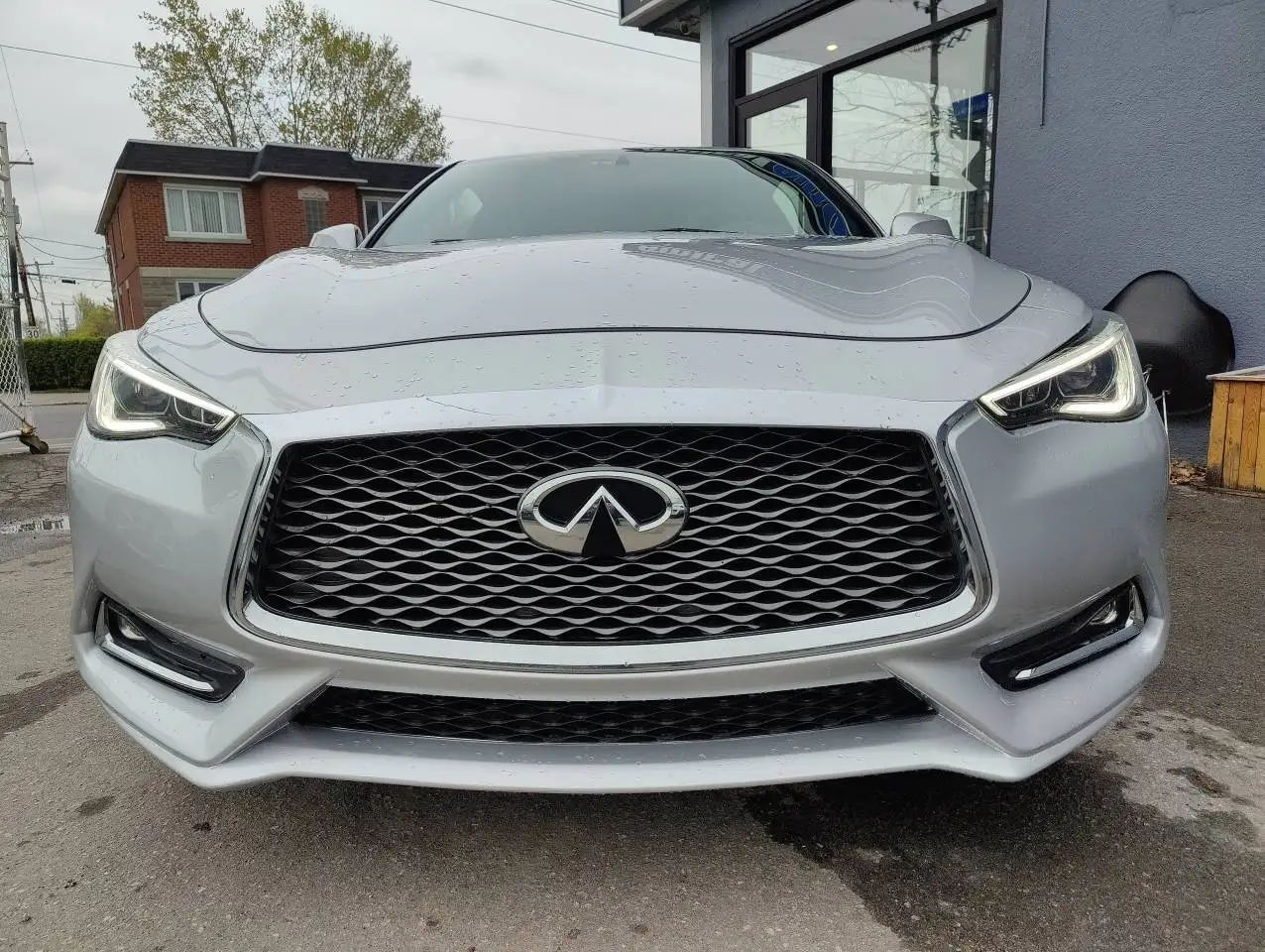 Infiniti Q60 снимка Infiniti Q60