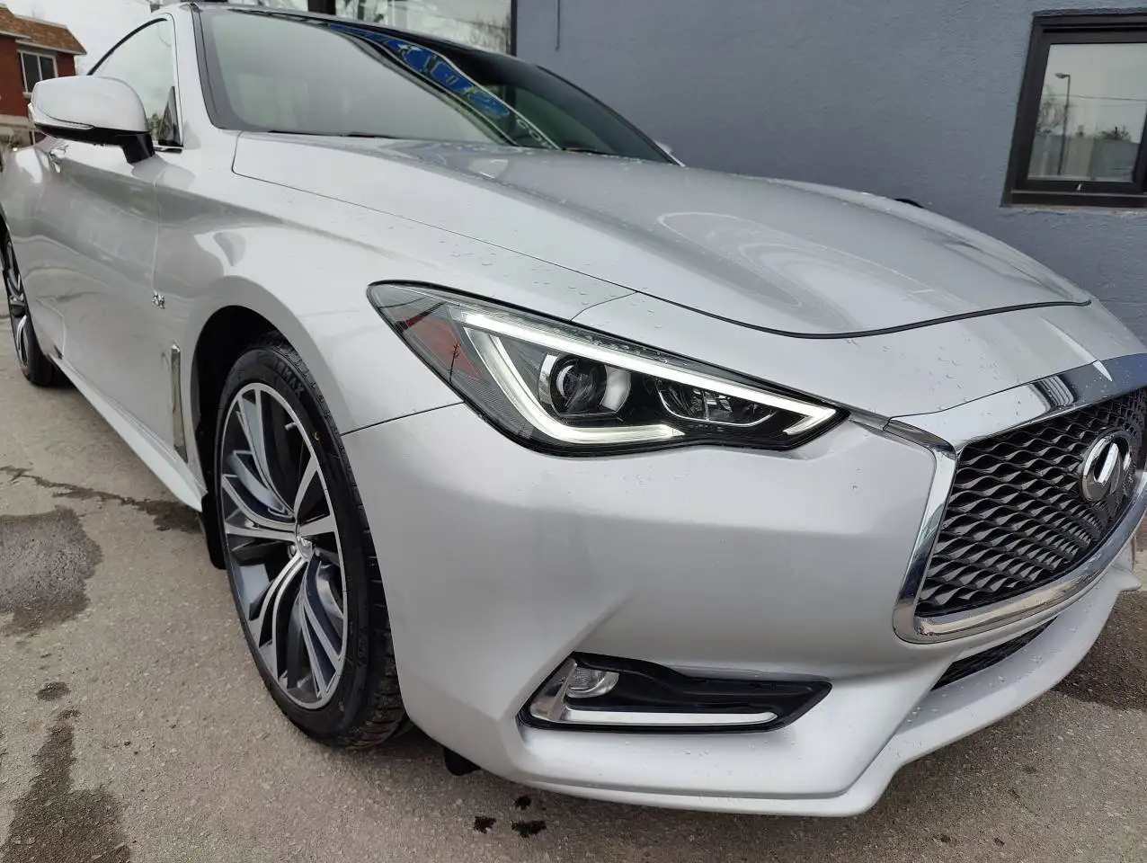 Infiniti Q60 снимка Infiniti Q60