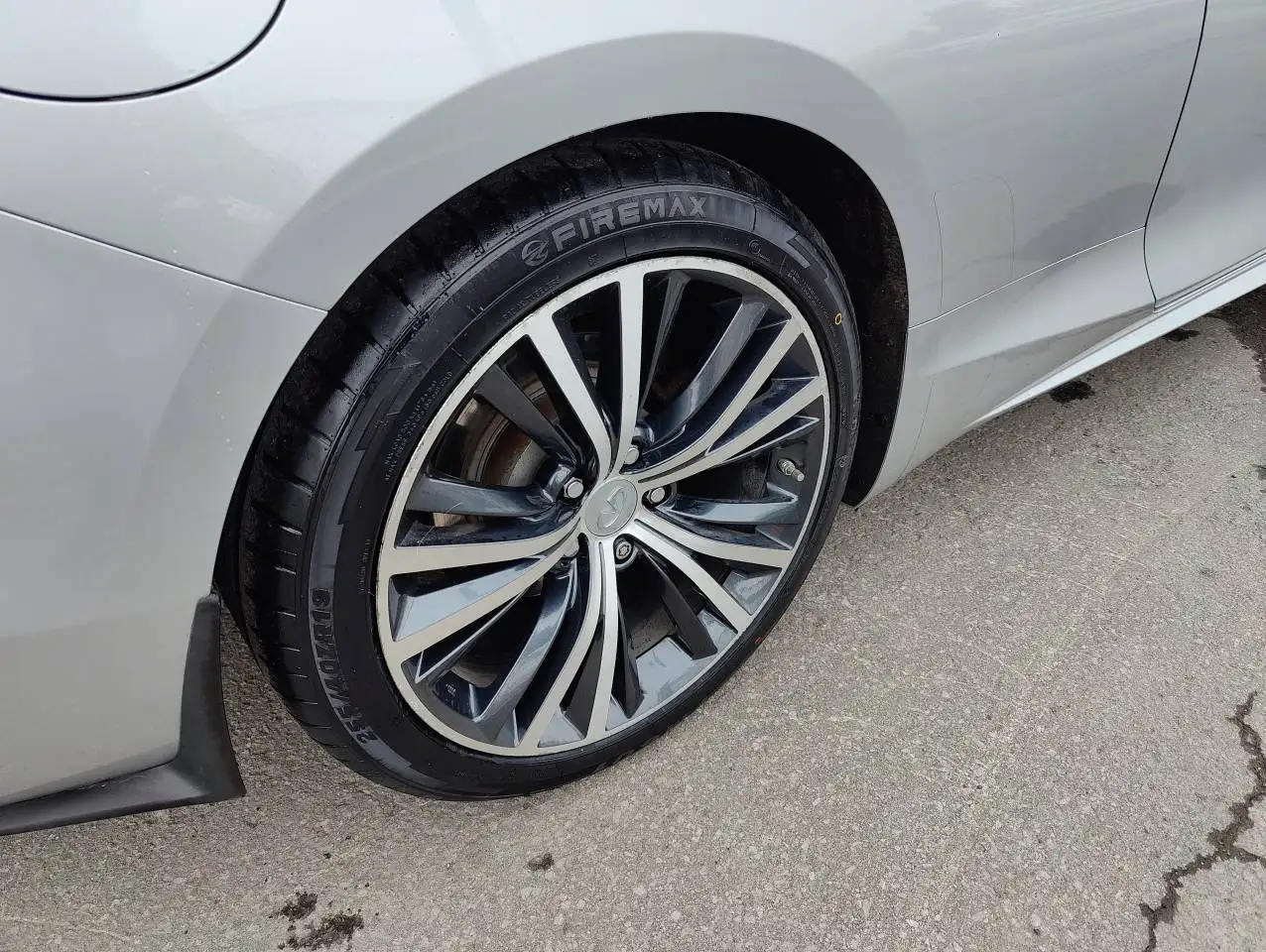 Infiniti Q60 снимка Infiniti Q60
