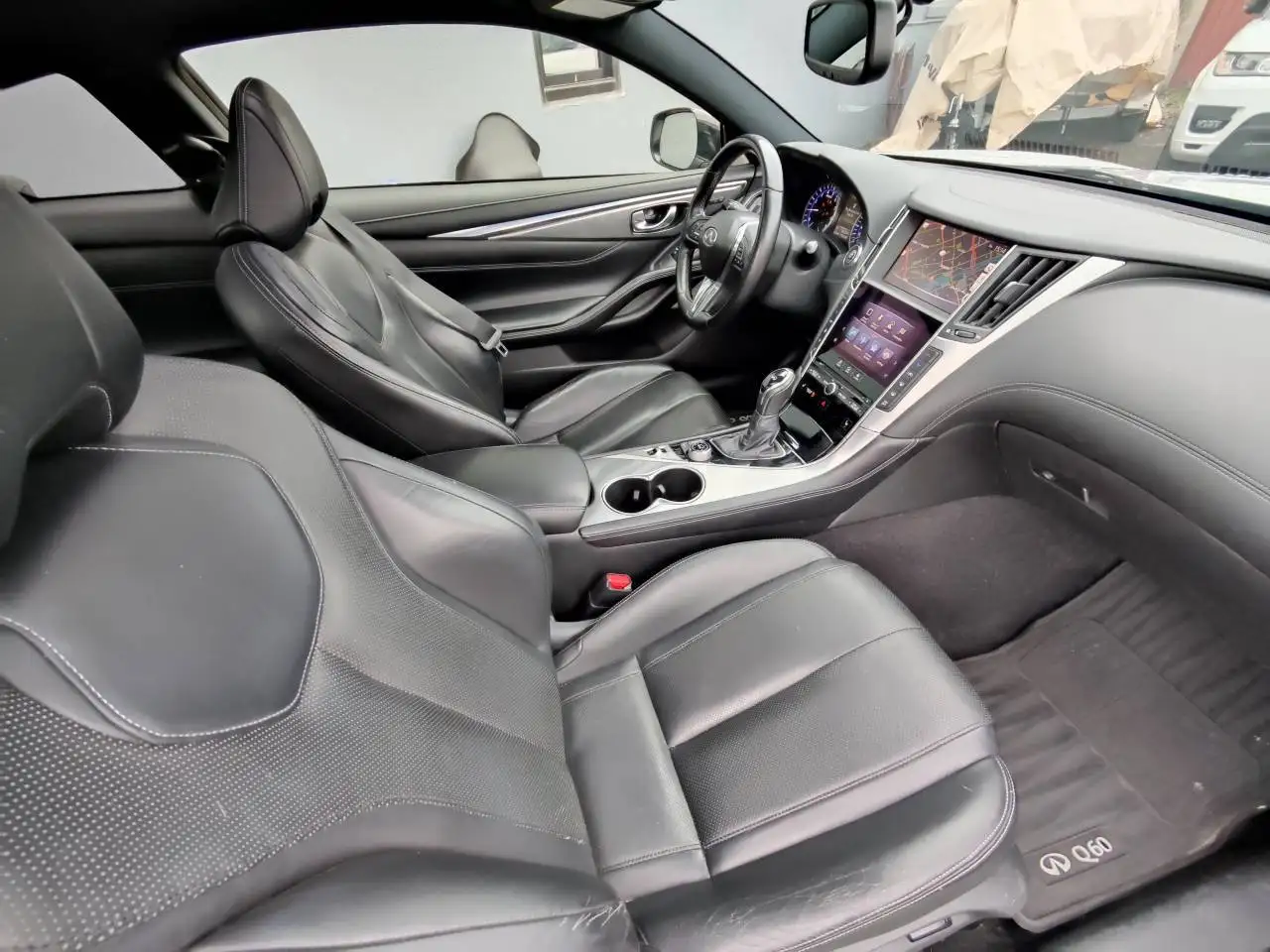 Infiniti Q60 снимка Infiniti Q60