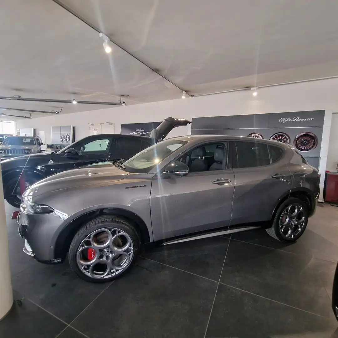 Alfa Romeo Tonale 1.3 T PHEV 206kW Q4 AT EDIZIONE SPECIALE Grau - 2