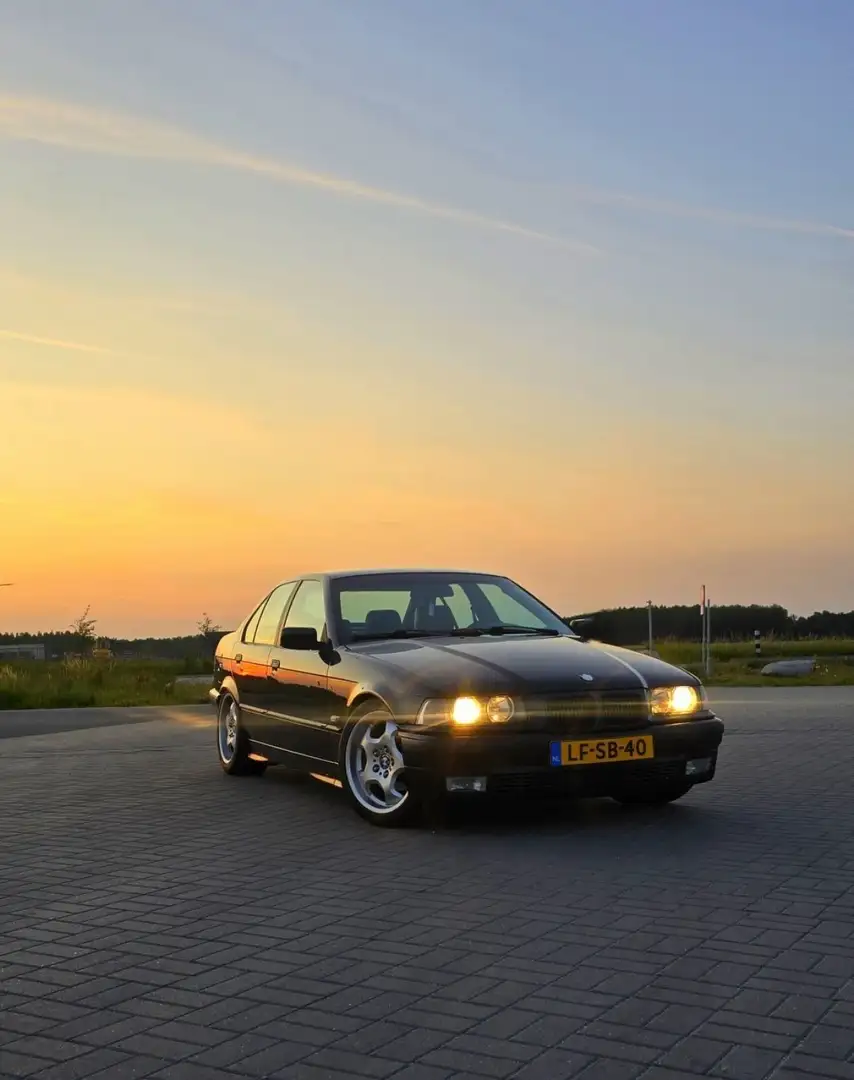 BMW 328 328i - 1