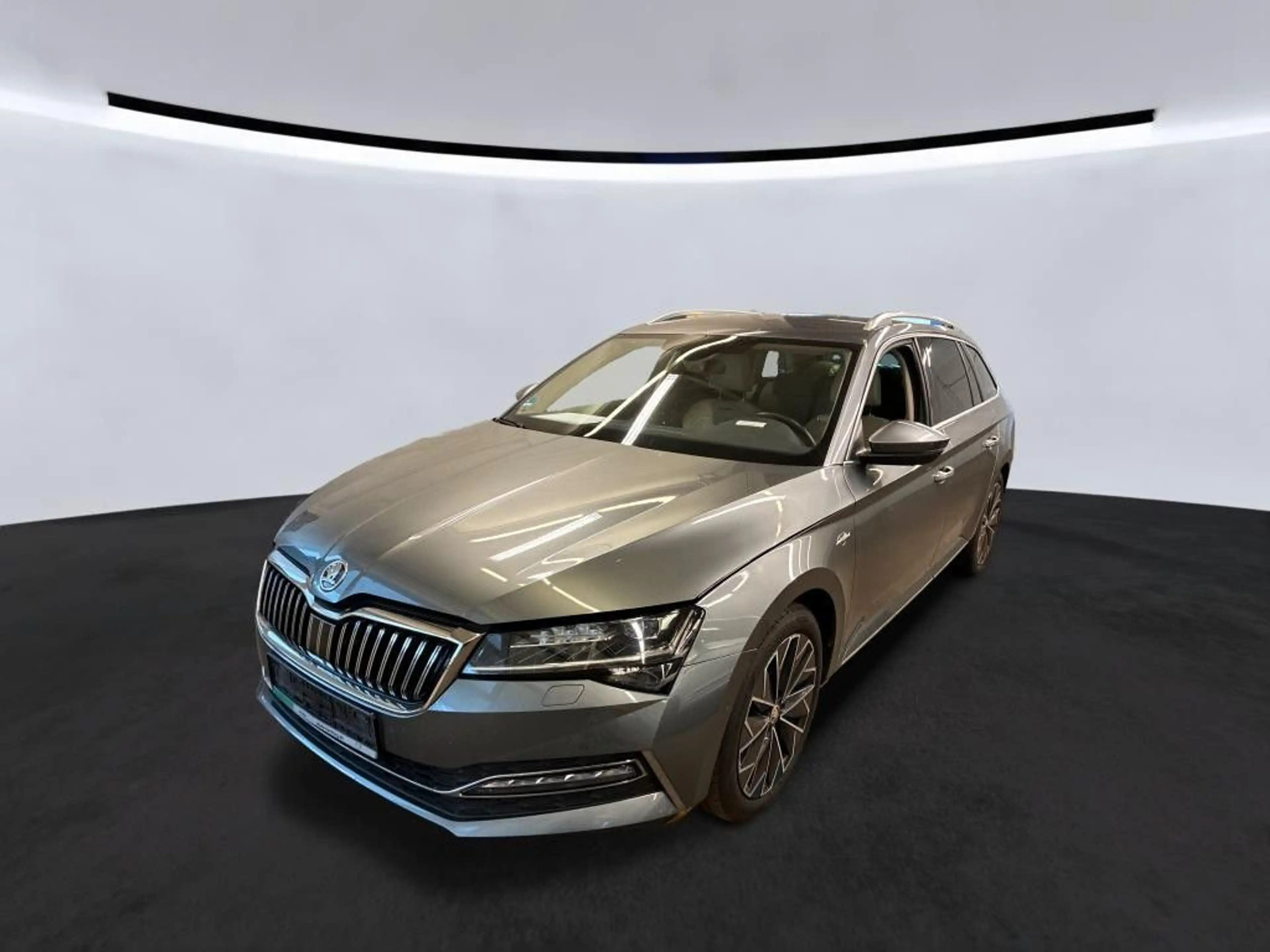 Skoda Superb Combi L&K 4x4 2.0TDI DSG Navi AHK SHZ ACC