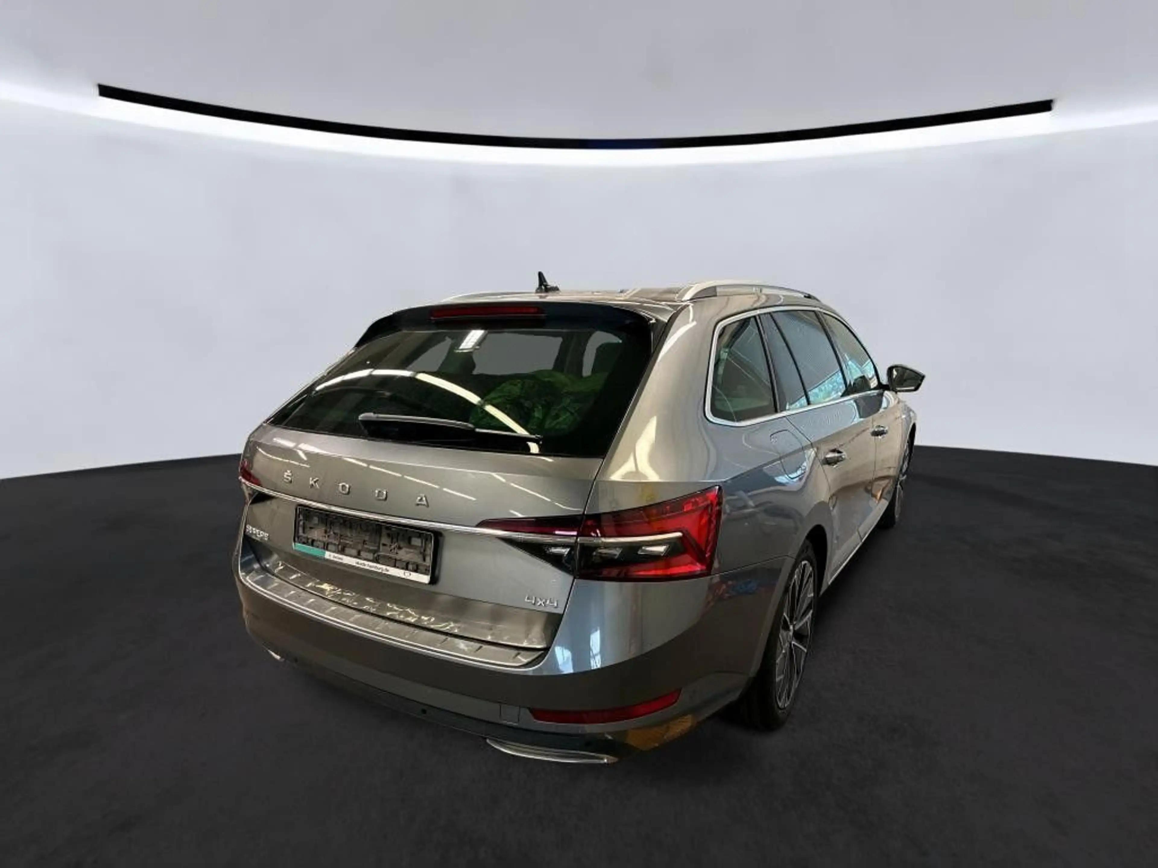Skoda Superb Combi L&K 4x4 2.0TDI DSG Navi AHK SHZ ACC — photo 4