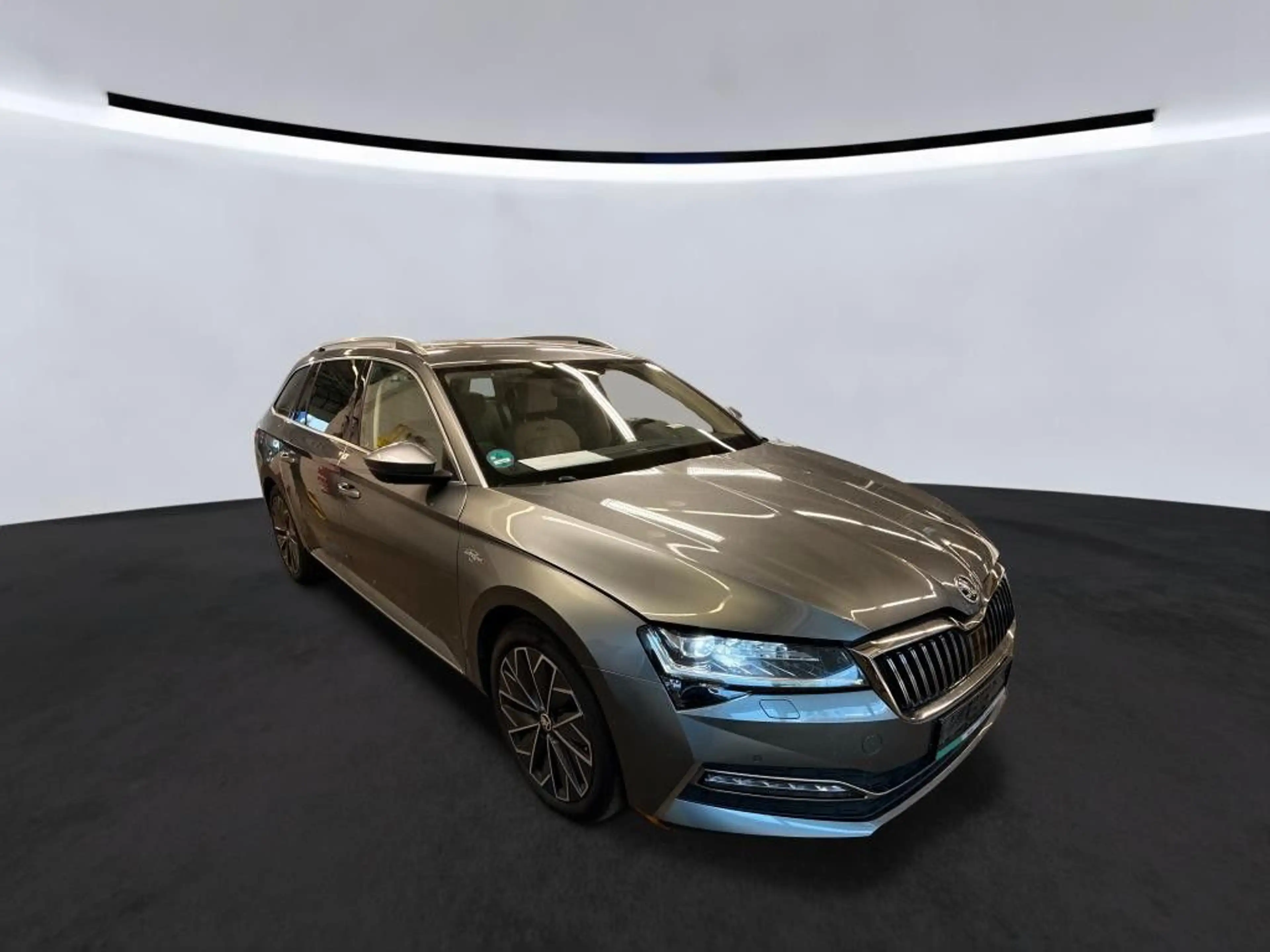 Skoda Superb Combi L&K 4x4 2.0TDI DSG Navi AHK SHZ ACC — photo 2