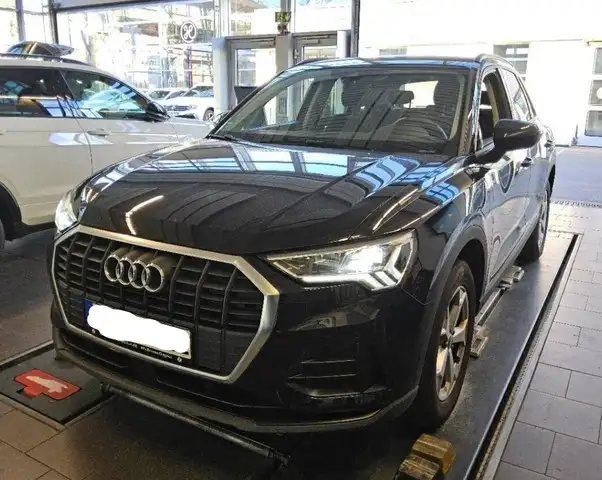 Audi Q3 45 TFSIe AHK