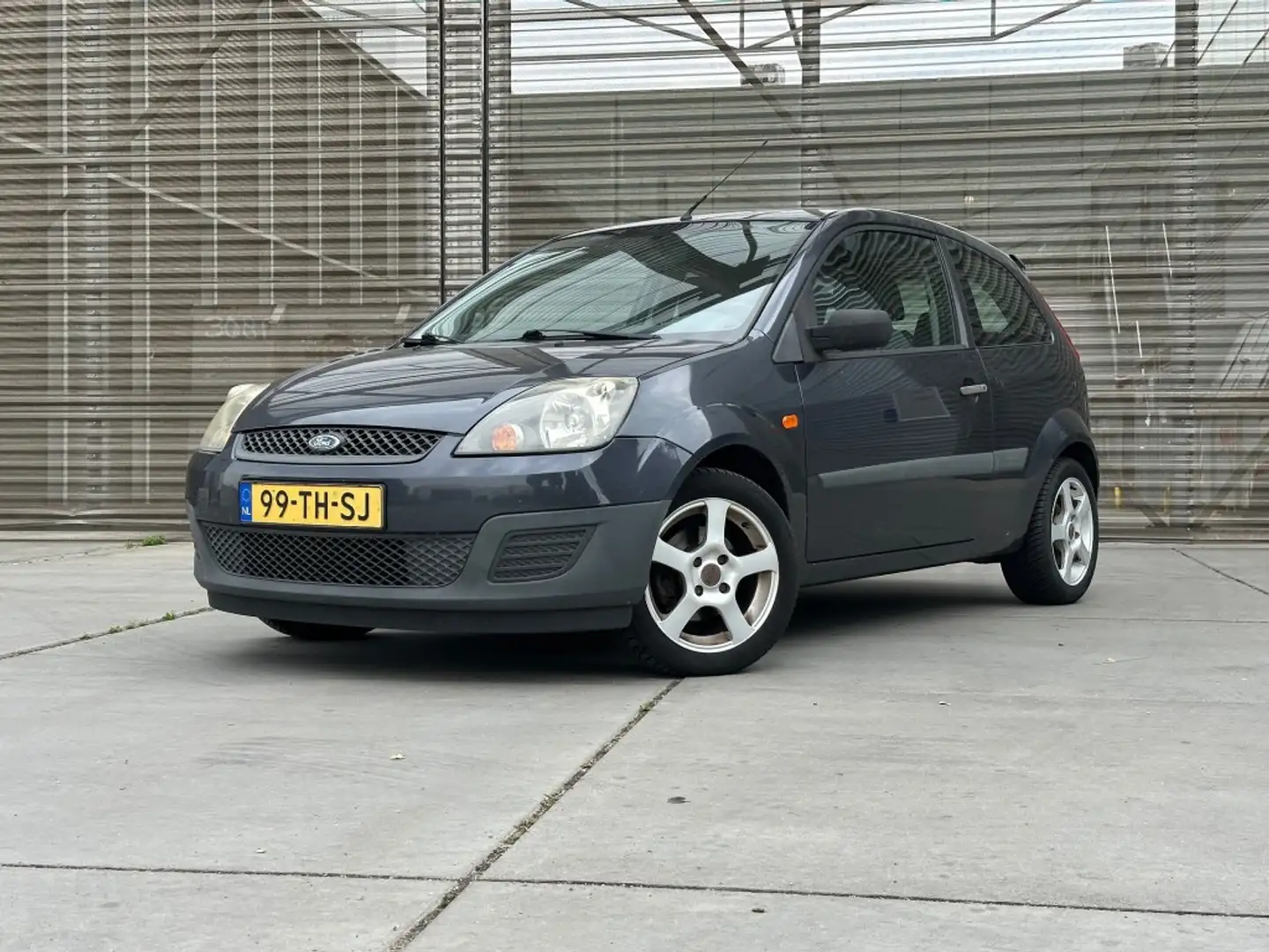 Ford Fiesta 1.3-8V CHAMPION AIRCO/LM VELGEN APK 26-7-2026 !! Grijs - 1