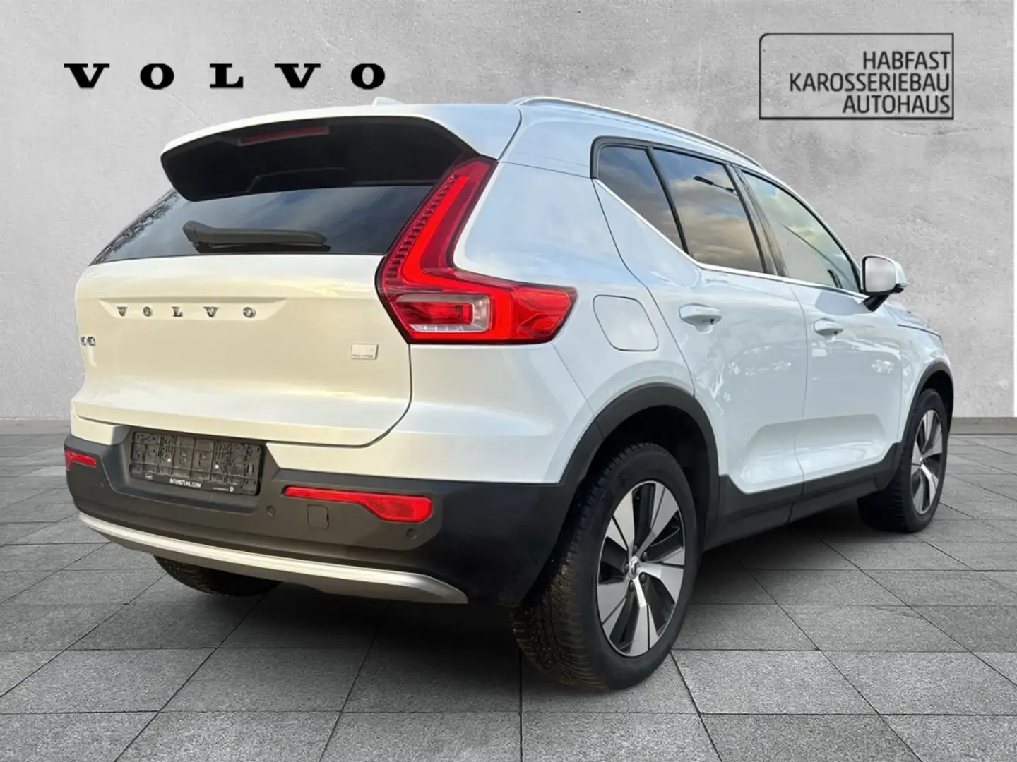 Volvo XC40 Plus Bright Recharge Plug-In Hybrid 2WD StandHZG N Weiß - 2