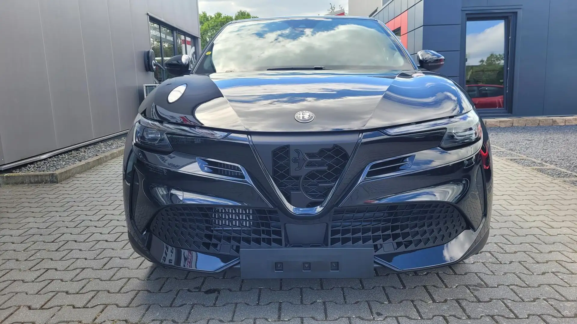 Alfa Romeo Junior Ibrida 1.2 VGT 48V-Hybrid (100kW) Speciale Spec... Schwarz - 2