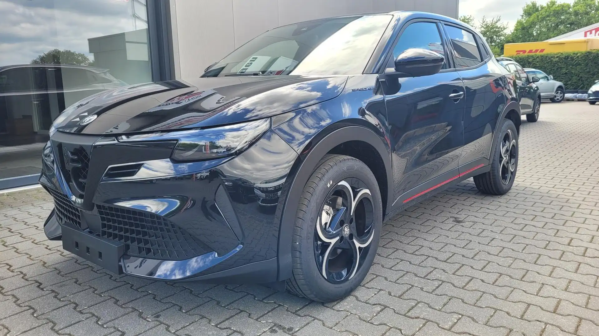 Alfa Romeo Junior Ibrida 1.2 VGT 48V-Hybrid (100kW) Speciale Spec... Schwarz - 1