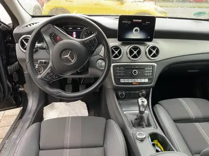 Annonce voiture d'occasion Mercedes-Benz GLA 180 - CARADIZE