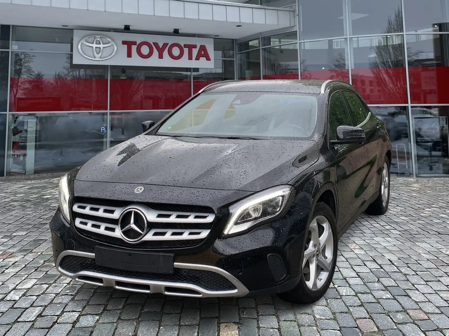 Mercedes-Benz GLA 180 Urban ParkAss. FLA SpurW KeyLess LM Schwarz - 1