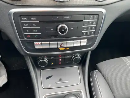 Annonce voiture d'occasion Mercedes-Benz GLA 180 - CARADIZE
