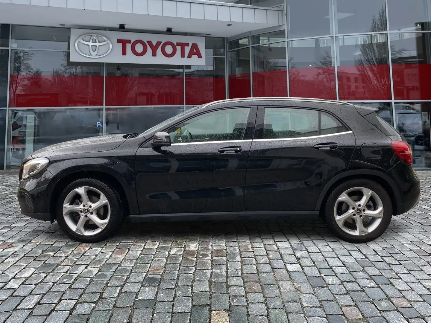 Mercedes-Benz GLA 180 Urban ParkAss. FLA SpurW KeyLess LM Schwarz - 2