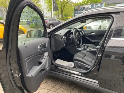 Annonce voiture d'occasion Mercedes-Benz GLA 180 - CARADIZE