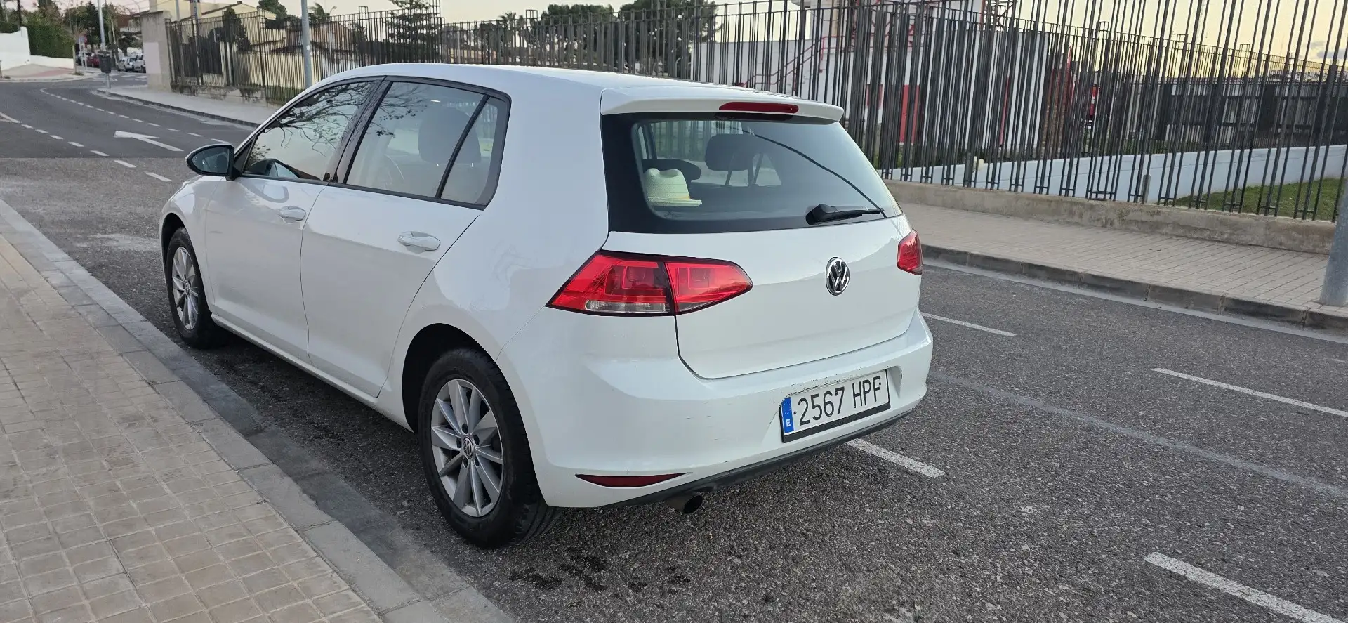 Volkswagen Golf 1.6TDI CR BMT Advance DSG 105 - 1