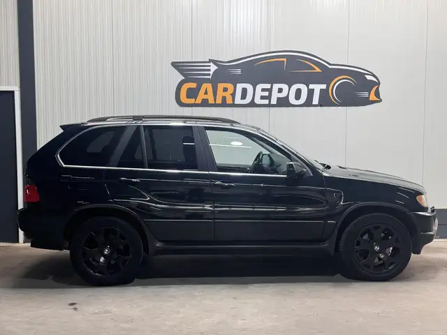 BMW X5 view 4