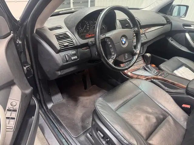 BMW X5 view 10