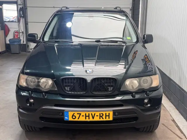 BMW X5 view 2
