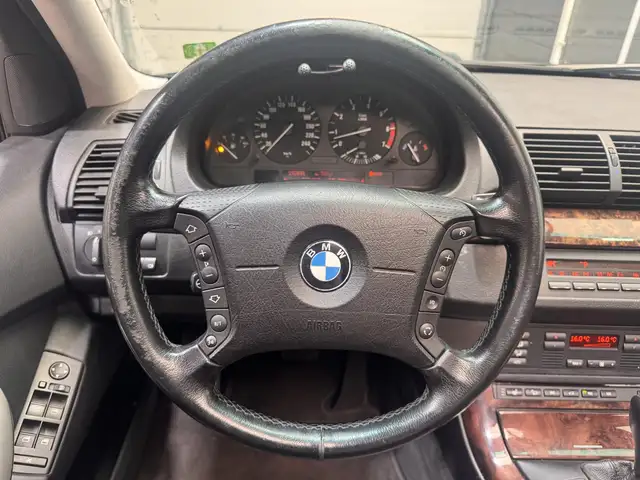 BMW X5 view 12