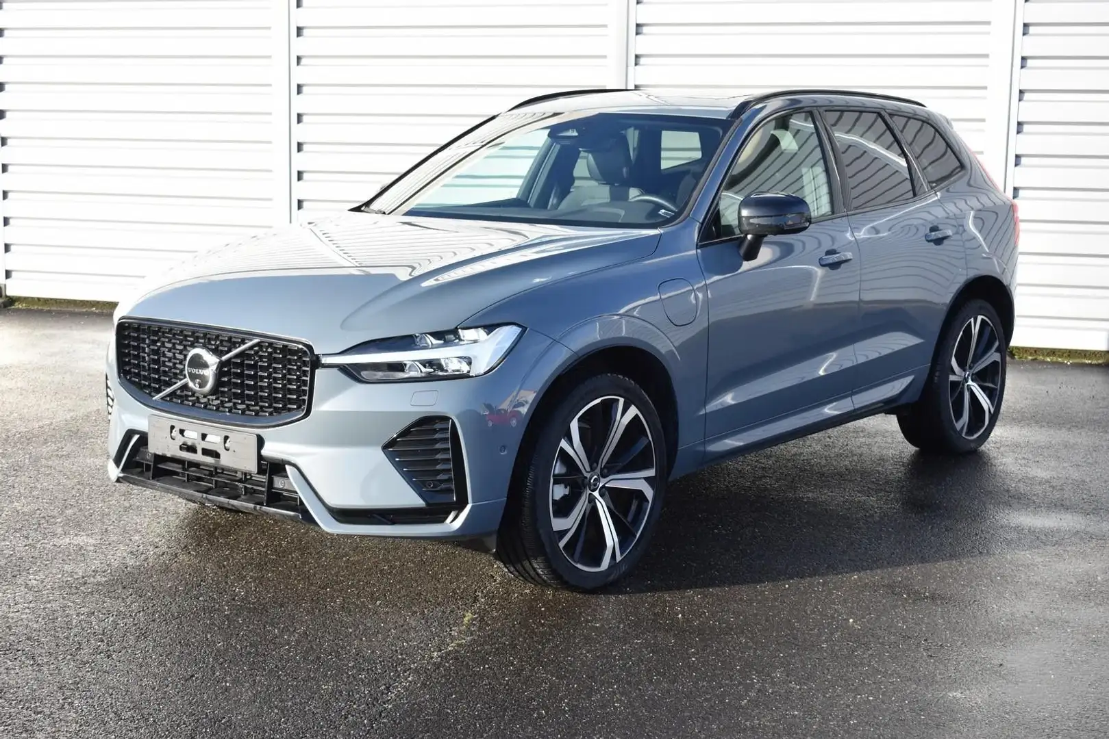 Volvo XC60 R Design Recharge Plug-In Hybrid AWD T6 Gris - 1