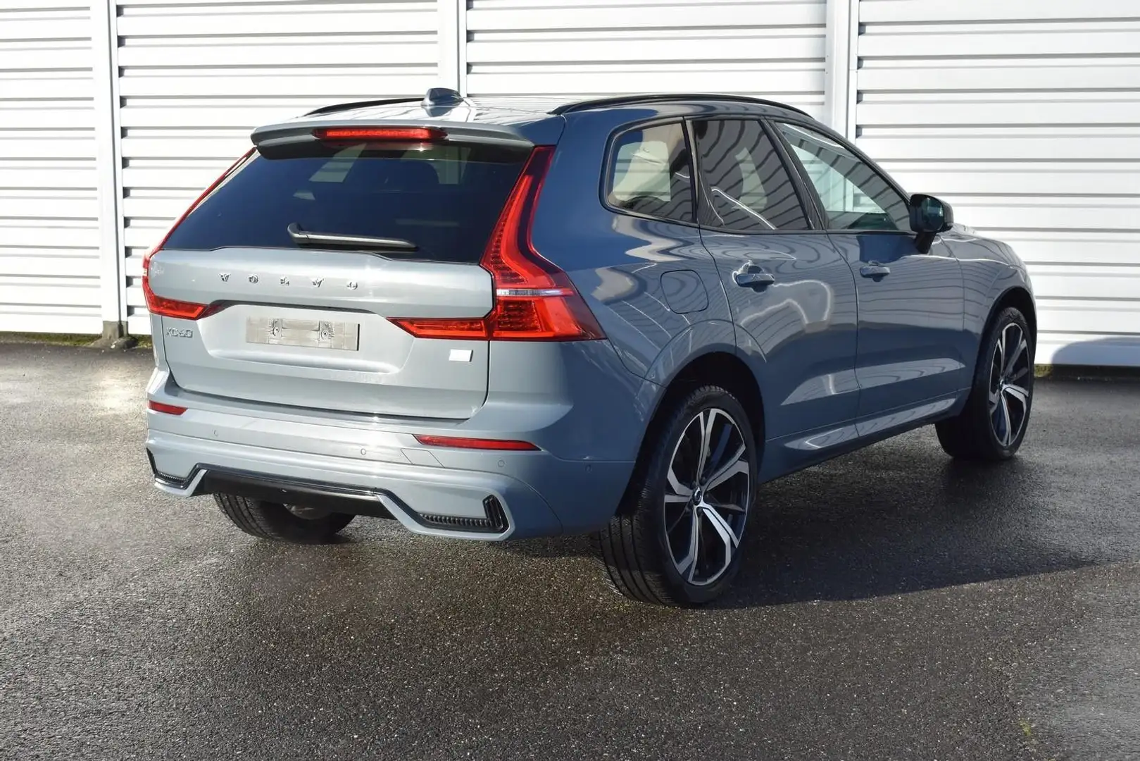 Volvo XC60 R Design Recharge Plug-In Hybrid AWD T6 Gris - 2