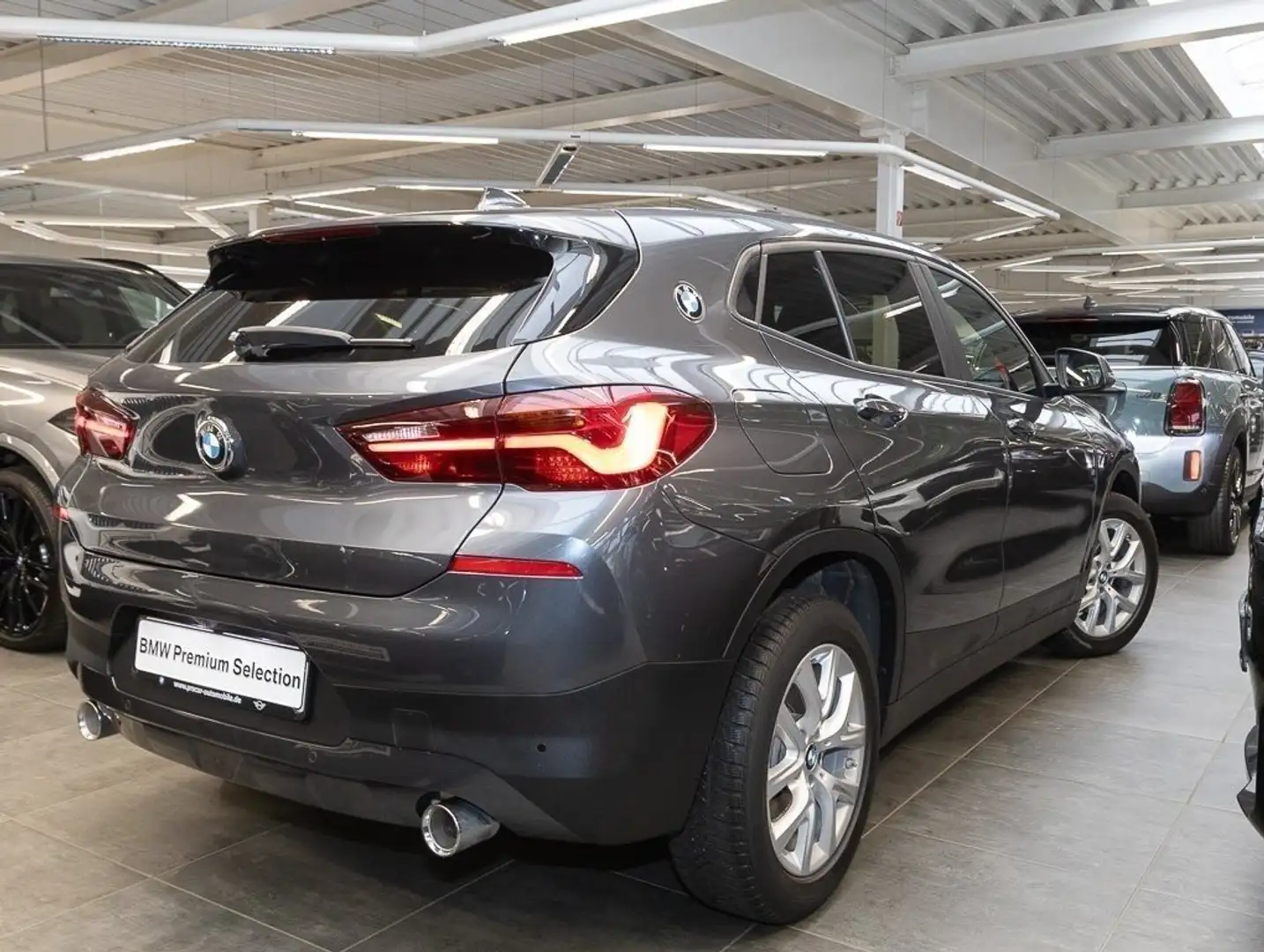 BMW X2 sDrive18d A Advantage HiFi DAB LED Pano.Dach Grau - 2