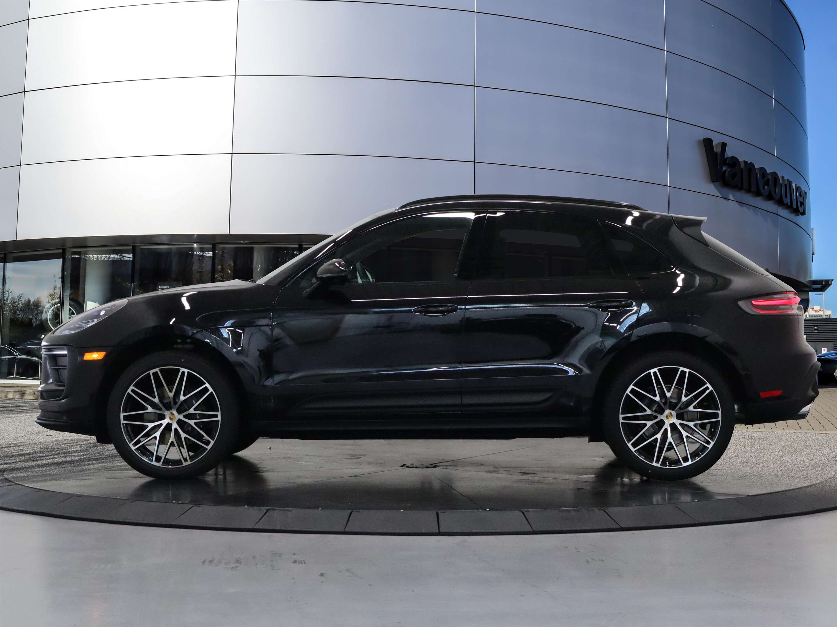 2026 Porsche Macan AWD — photo 1