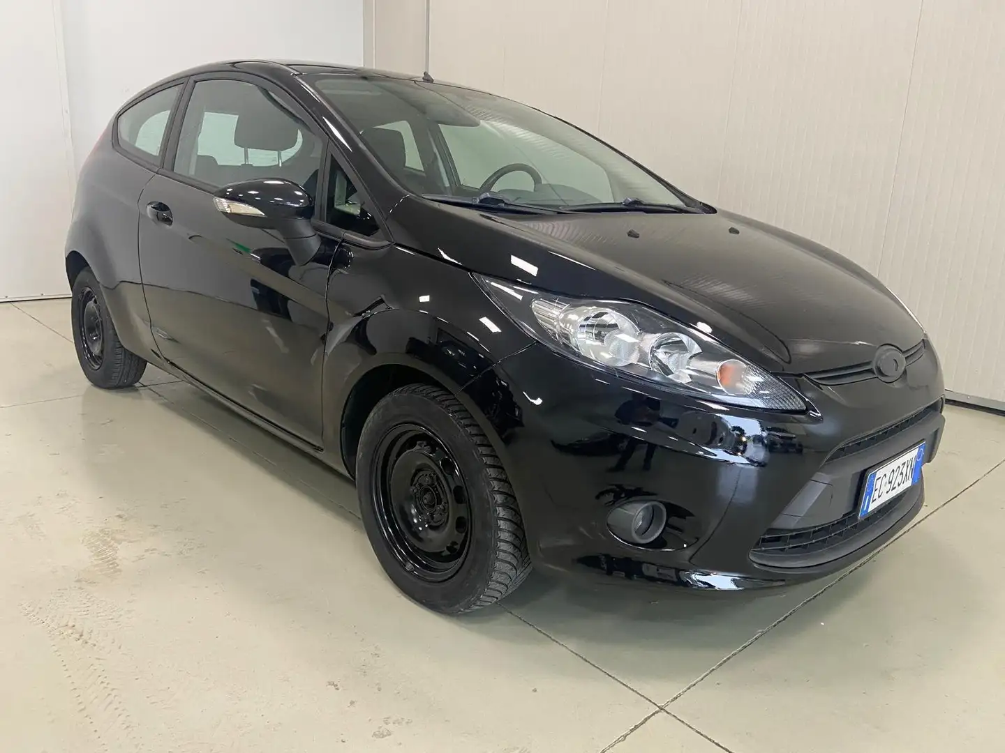 Ford Fiesta Fiesta VI  3p 1.4 tdci Titanium c/esp E5 Schwarz - 1
