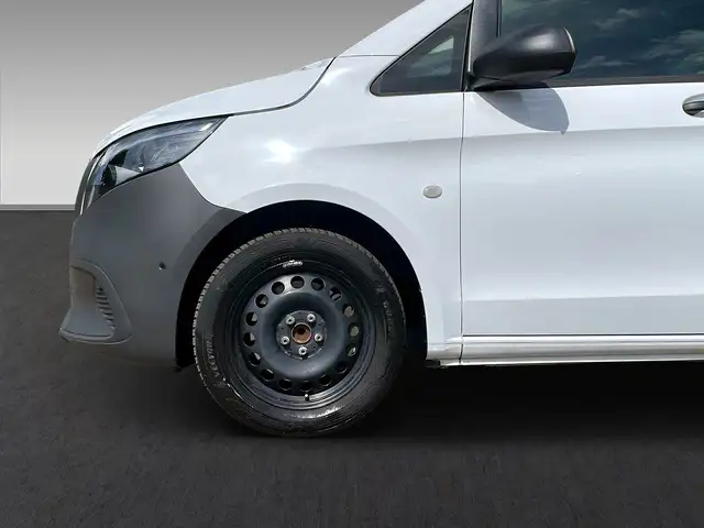 Mercedes-Benz Vito view 4